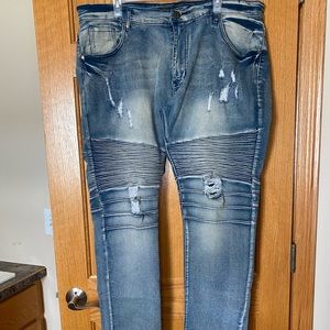 Men’s ripped jeans